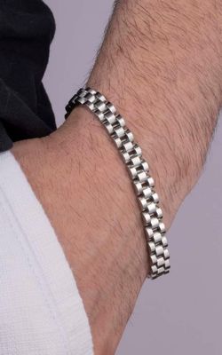 <p><span style="font-size: 12pt; color: #ff6600;"><strong>SÜPER KASIM'A ÖZEL</strong></span></p>
<p><span style="font-size: 10pt;">Erkek Çelik Takılarda 2.Üründe % 15 İndirim</span></p>