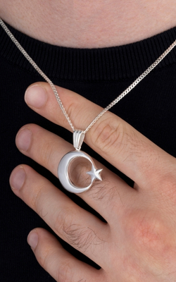 <p><span style="font-size: 12pt; color: #ff6600;"><strong>SÜPER KASIM'A ÖZEL</strong></span></p>
<p><span style="font-size: 10pt;">Erkek Gümüş Kolyelerde %11 İndirim</span></p>