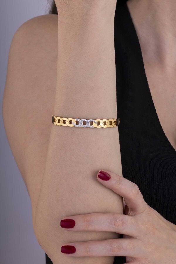 Altın Kaplama Zincir Geçişli Taşlı Çelik Kadın Kelepçe Bileklik - Gümüş Pazarım