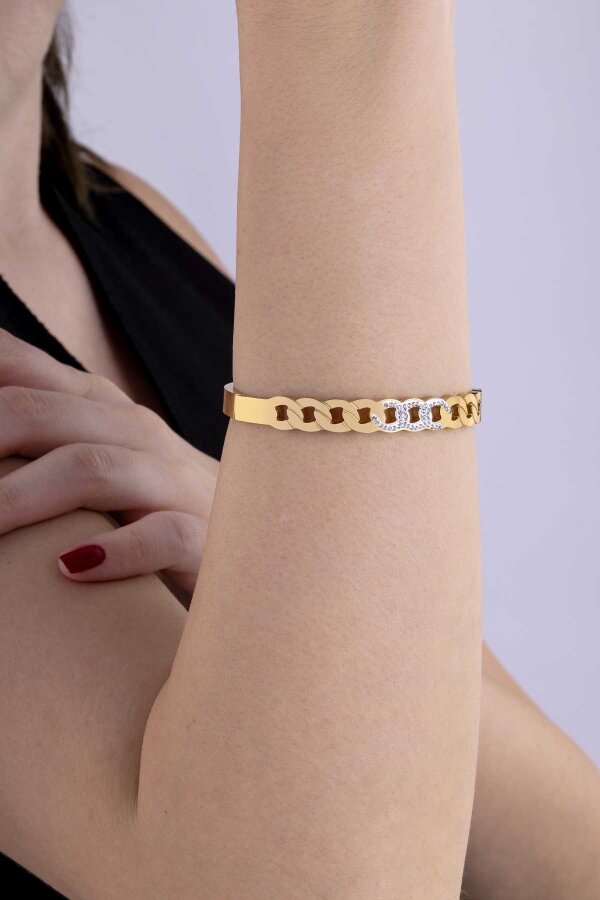 Altın Kaplama Zincir Geçişli Taşlı Çelik Kadın Kelepçe Bileklik - Gümüş Pazarım