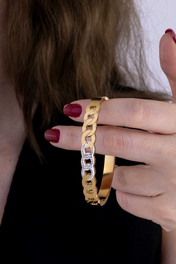 Altın Kaplama Zincir Geçişli Taşlı Çelik Kadın Kelepçe Bileklik - Gümüş Pazarım