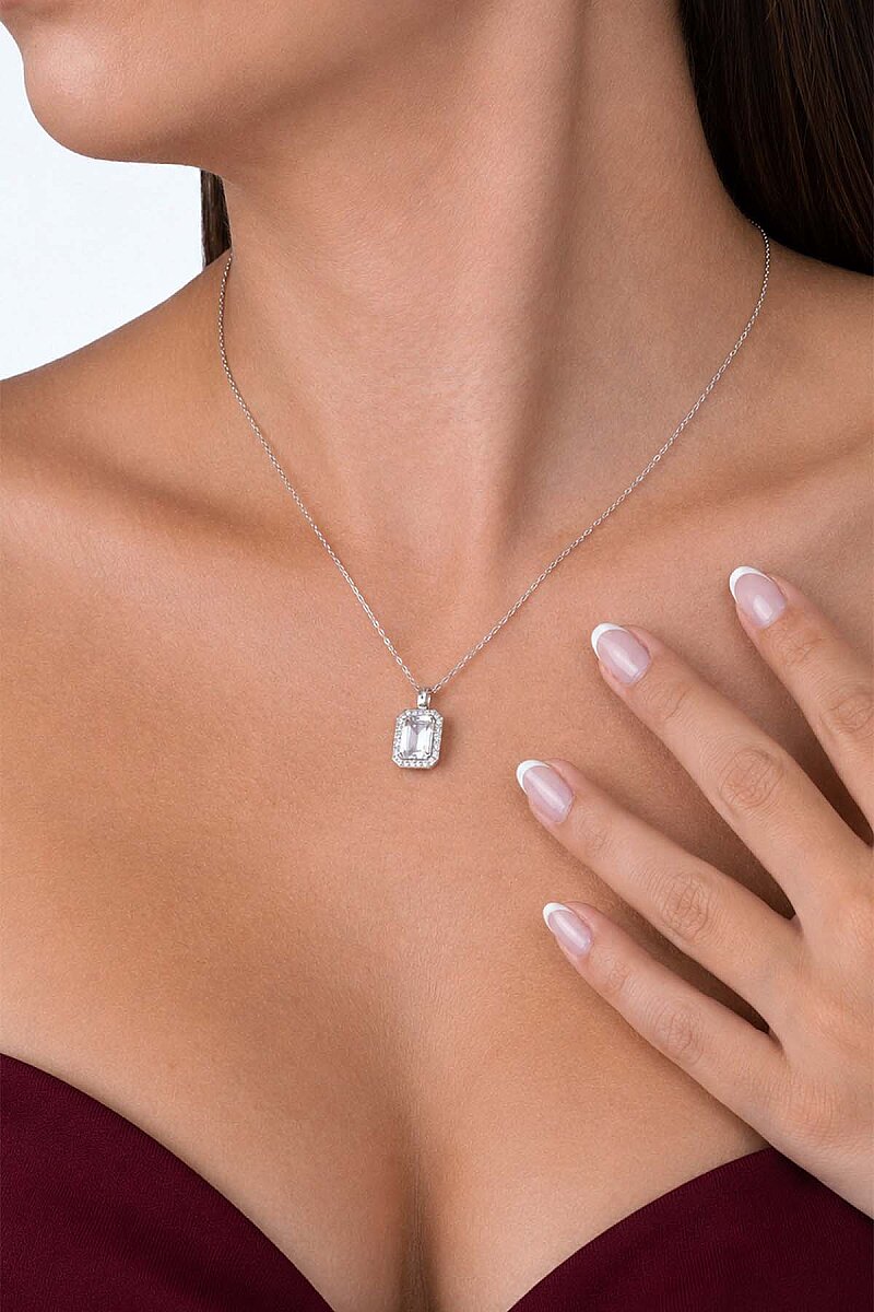 Baget Taşlı Emerald Kesim Beyaz Altın Kaplama Gümüş Kadın Kolye - 2