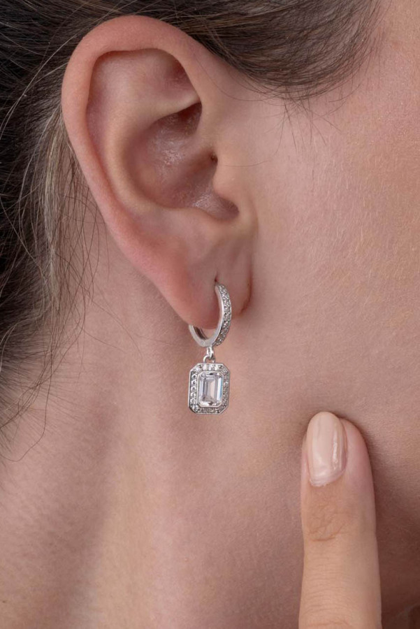 Baget Taşlı Emerald Kesim Beyaz Altın Kaplama Gümüş Kadın Küpe 