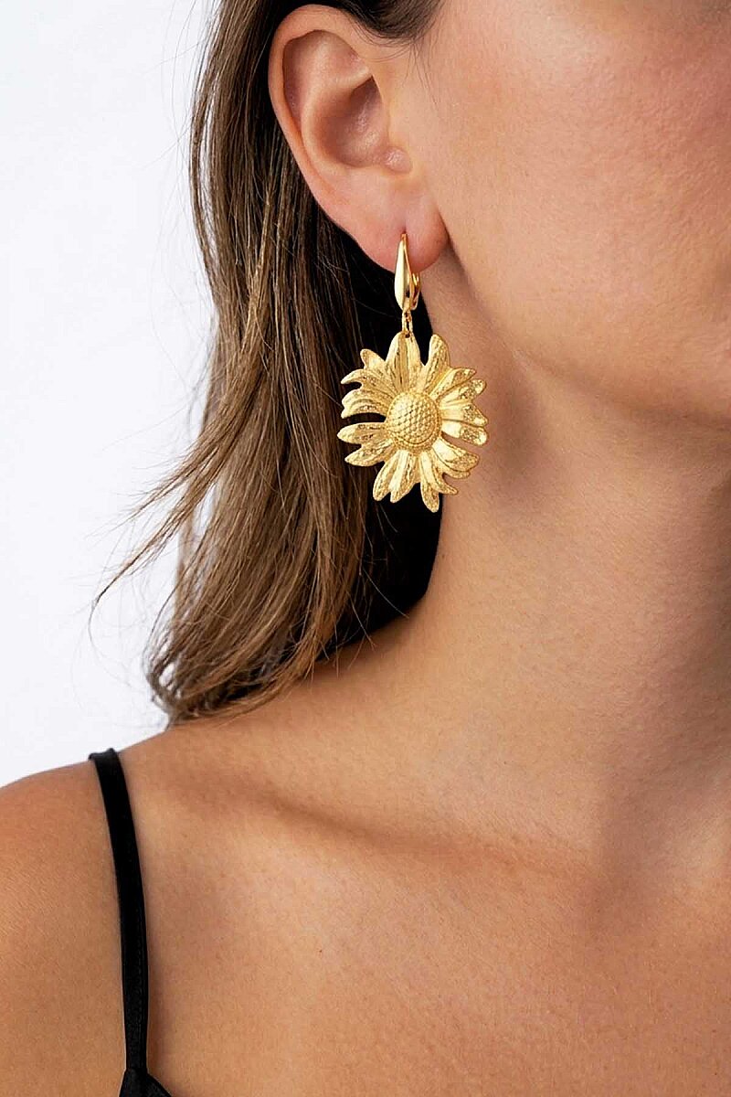 Çiçek Model Altın Kaplam Kadın Çelik Küpe - 2