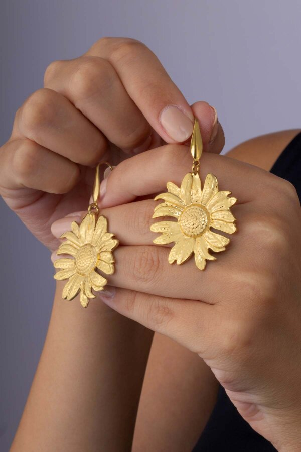 Çiçek Model Altın Kaplam Kadın Çelik Küpe - 3