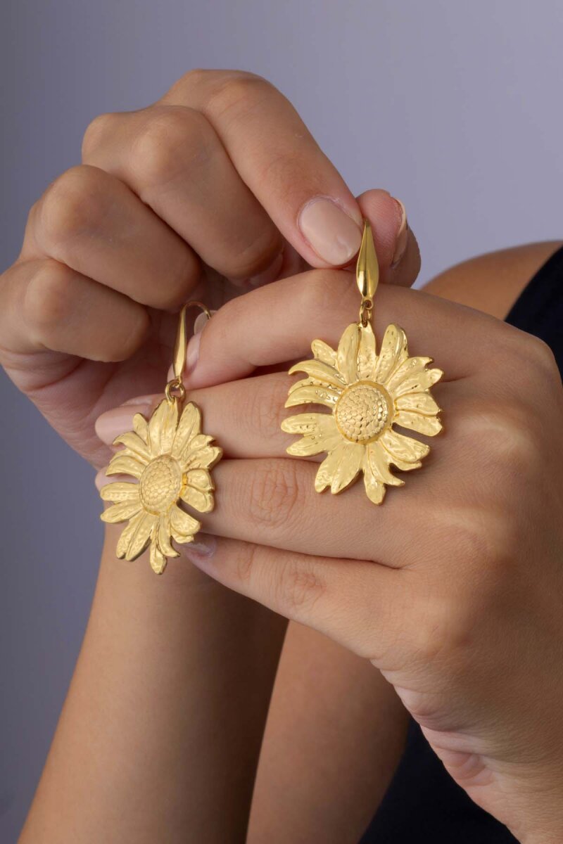 Çiçek Model Altın Kaplam Kadın Çelik Küpe - 3