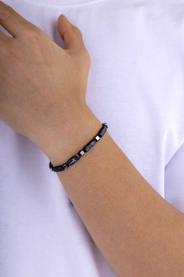 Desenli Diktörgen Kesim Oniks Taşlı Makrome Bileklik - Gümüş Pazarım