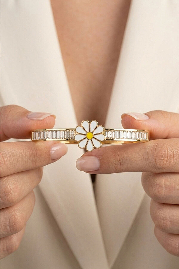 Papatya İşlemeli Baget Taşlı Altın Kaplama Çelik Kadın Kelepçe Bileklik - Gümüş Pazarım (1)