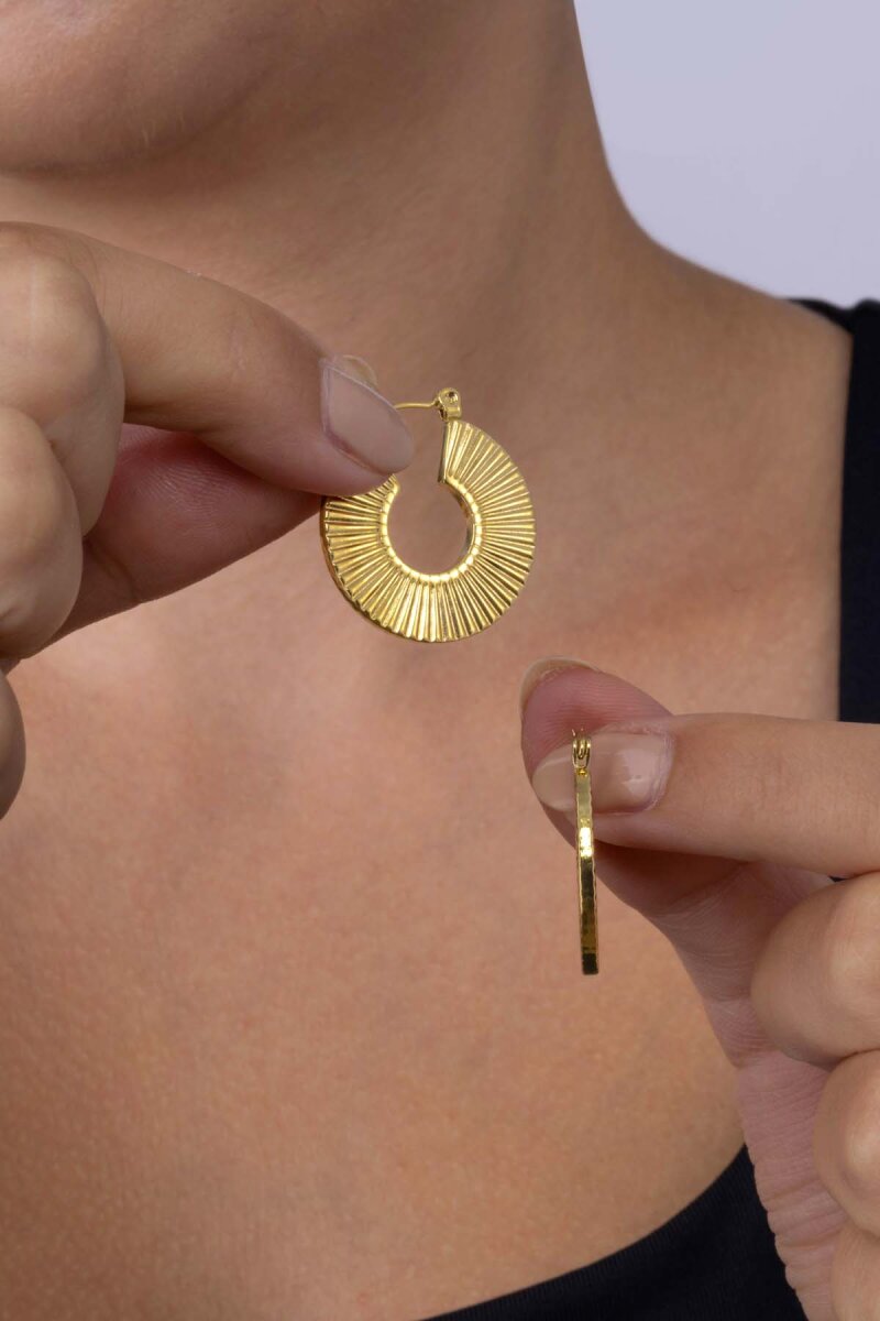 Şeritli Halka Model Altın Kaplama Çelik Kadın Küpe - 3