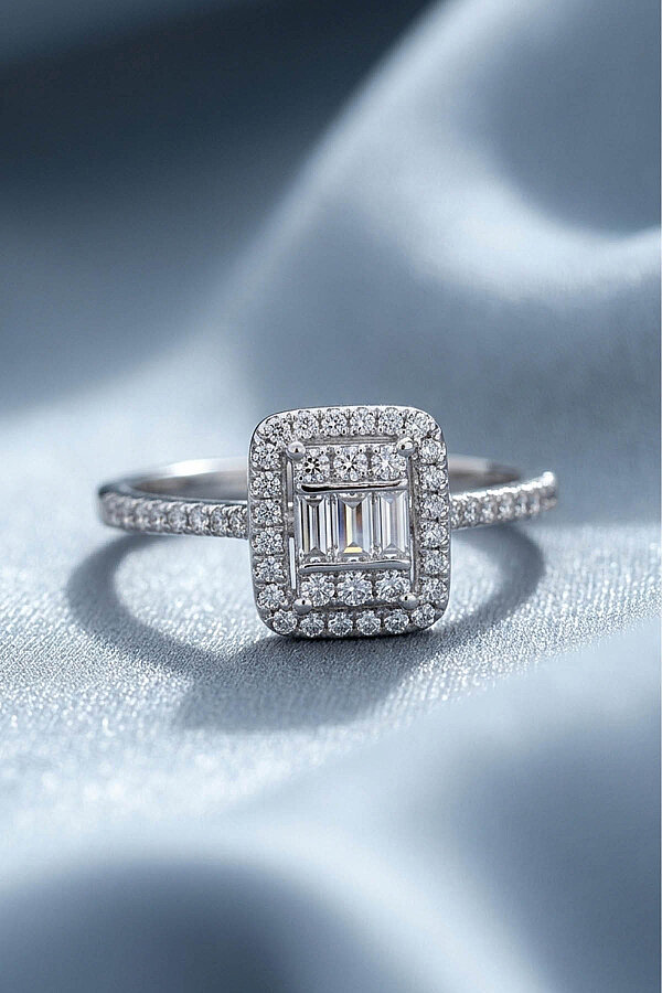 Tek Sıra Kenar Taşlı Baget Gümüş Tektaş Kadın Gümüş Yüzük - Gümüş Pazarım