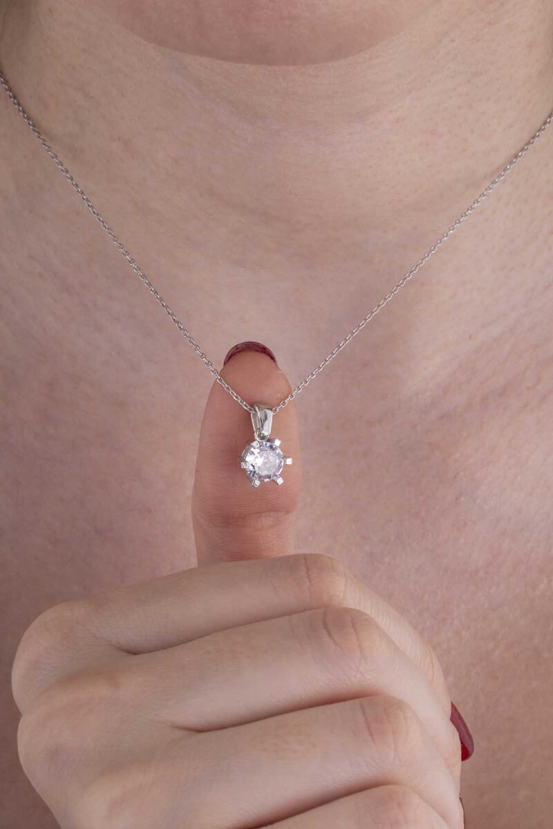 Yuvarlak Kesim 6 Tırnaklı Tektaş Gümüş Kadın Kolye - 1